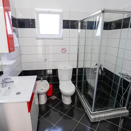 Zeqo Muka 2 Πανσιόν